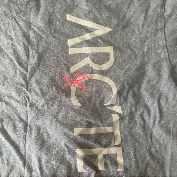 Arc'teryx Mens Vertical Logo Shirt SS Tee T-shirt Black Red Size S Small - Picture 2 of 4